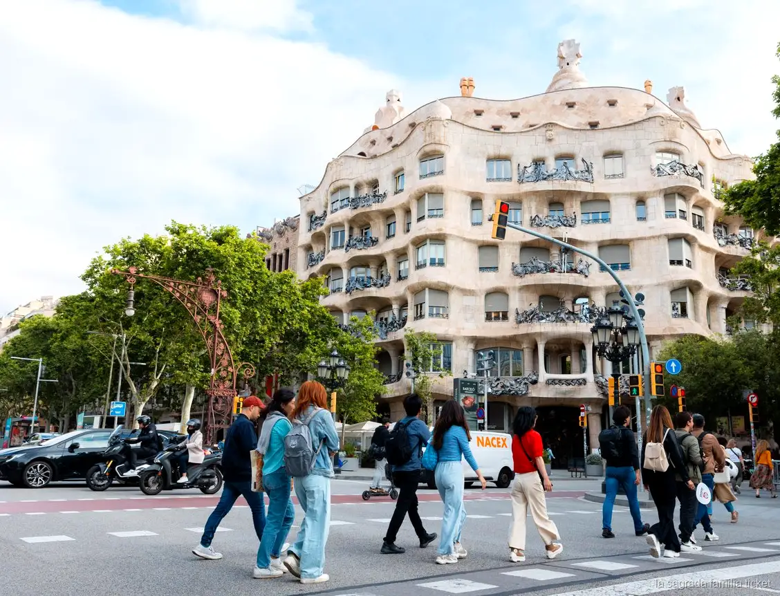 Visita ad accesso prioritario alla Sagrada Familia a chiusura del tour delle case di Gaudí