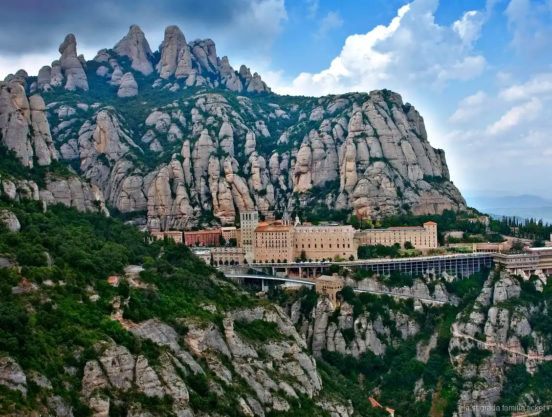 Tappa salta fila alla Sagrada Familia sulla gita a Montserrat