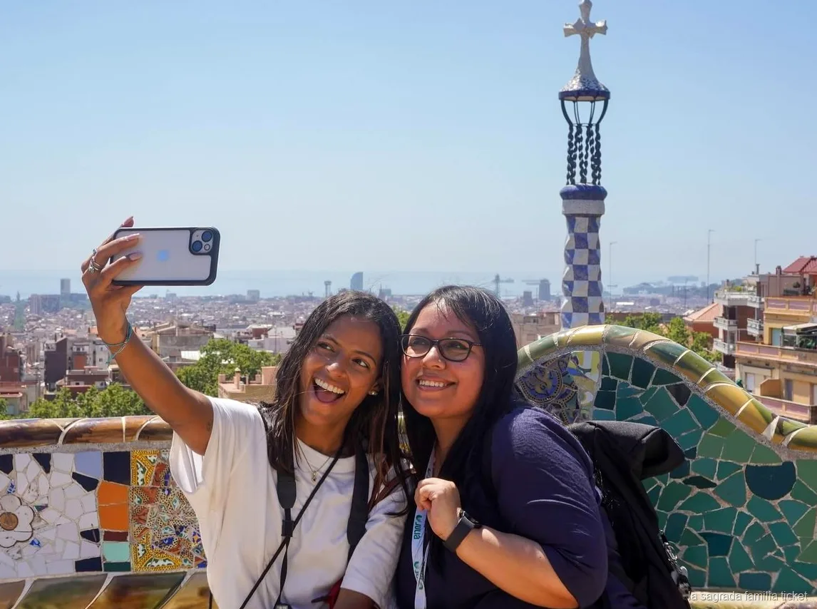 Colonne della Sala Ipostila a Park Güell sul biglietto combinato