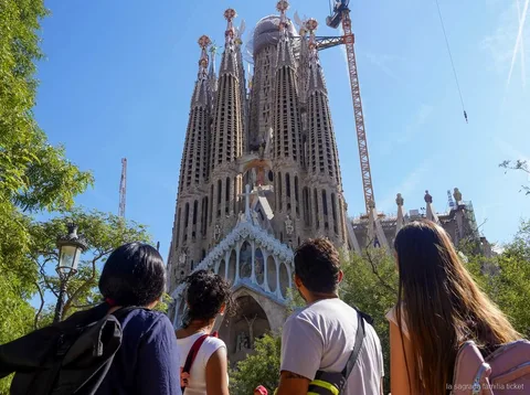 Vista dalla salita alle torri della Sagrada Familia con visita guidata