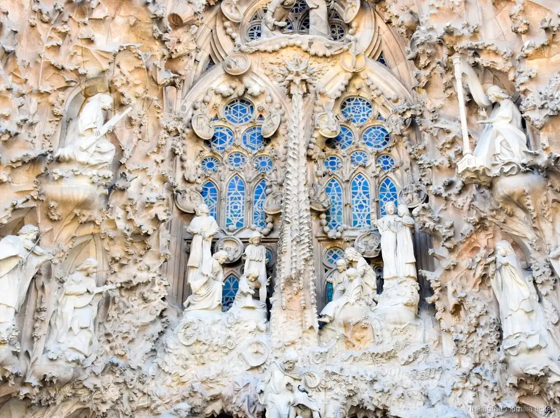 Entrada del ascensor en el tour de las torres de la Sagrada Familia