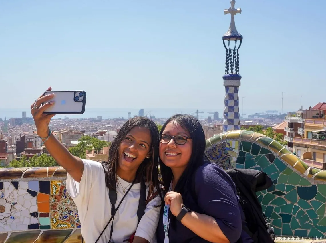 Zuilen van de Hypostyle Room bij Park Güell tijdens de combitour
