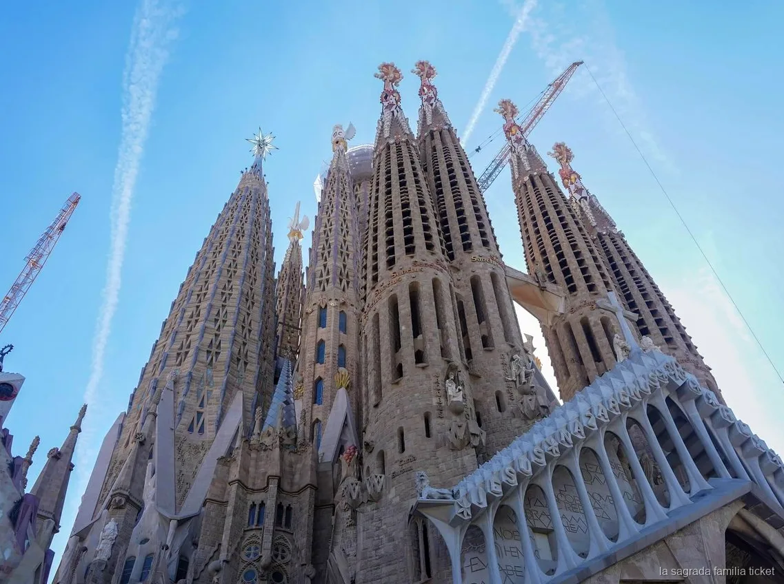 Uitzicht over Barcelona vanaf Park Güell tijdens de Sagrada Familia combitour