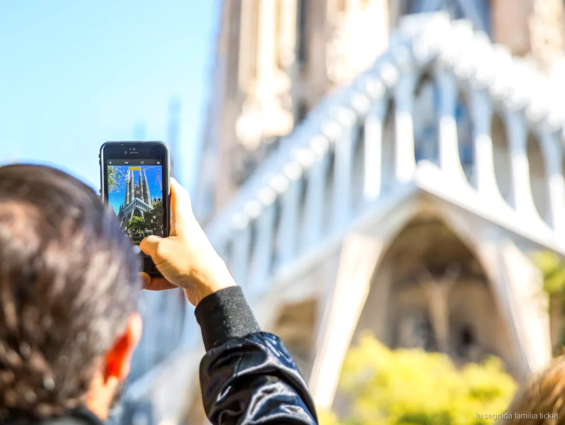 Schnitzereien der Geburtsfassade auf der Sagrada Familia Führung