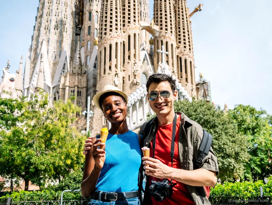 Kleine groep tijdens de budgetvriendelijke Sagrada Familia gevel tour