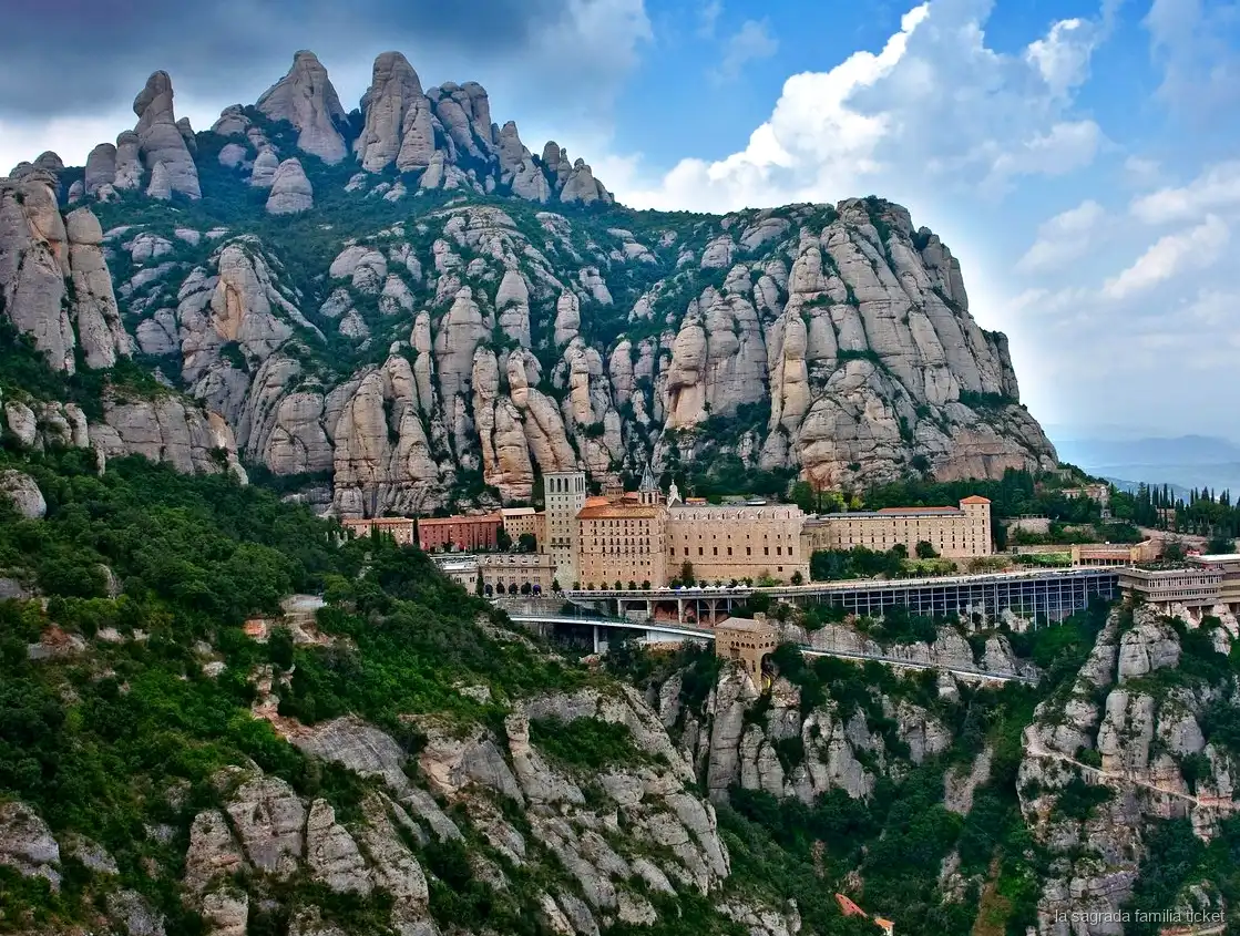 Skip-the-Line-Stopp an der Sagrada Familia auf dem Montserrat Tagesausflug