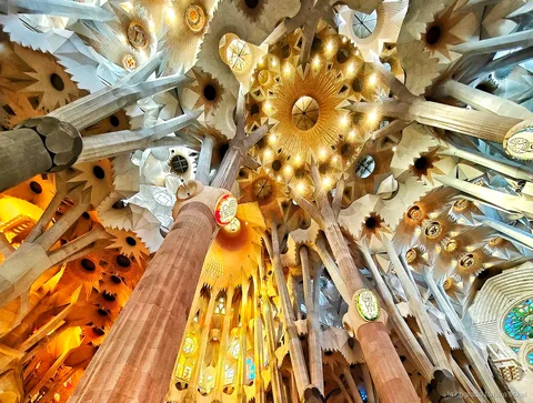 Structural columns explained on the Sagrada Familia private architect tour