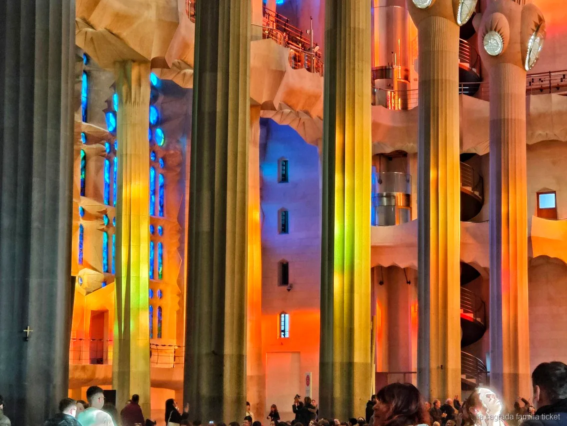 Small group on the Sagrada Familia private tour with an architect