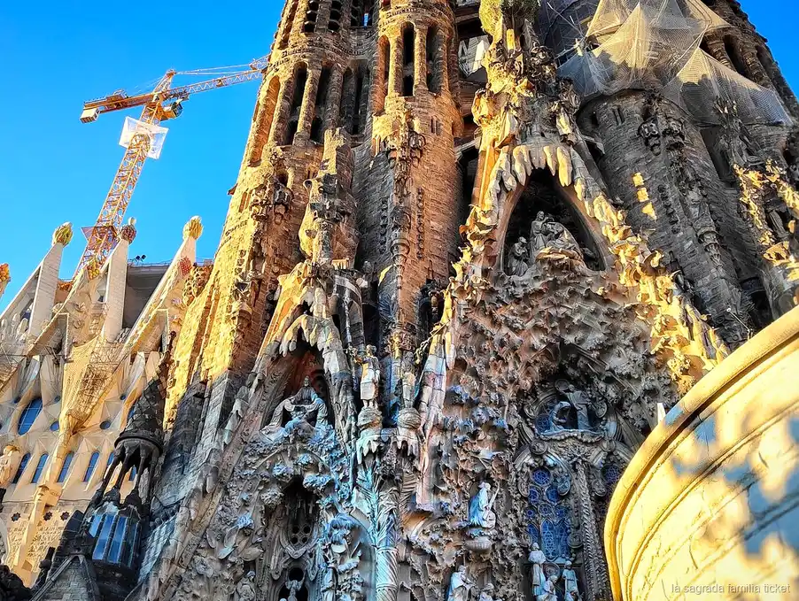 Museumsmodelle besprochen auf der architektengeführten Sagrada Familia Tour