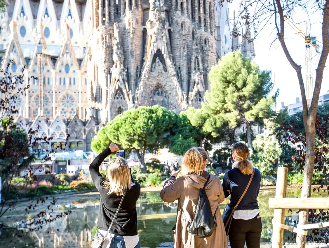 Glas-in-lood ramen gezien tijdens de Sagrada Familia skip-the-line tour